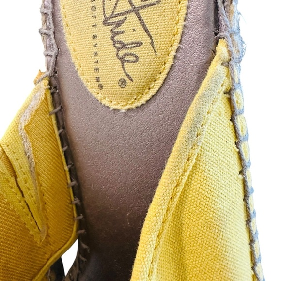 LifeStride Women's Bloom Espadrille Sandal,Yellow - Picture 9 of 10